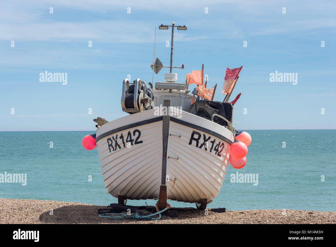 Barca da pesca su Rock-a-Nora Beach, Hastings, East Sussex, England, Regno Unito Foto Stock