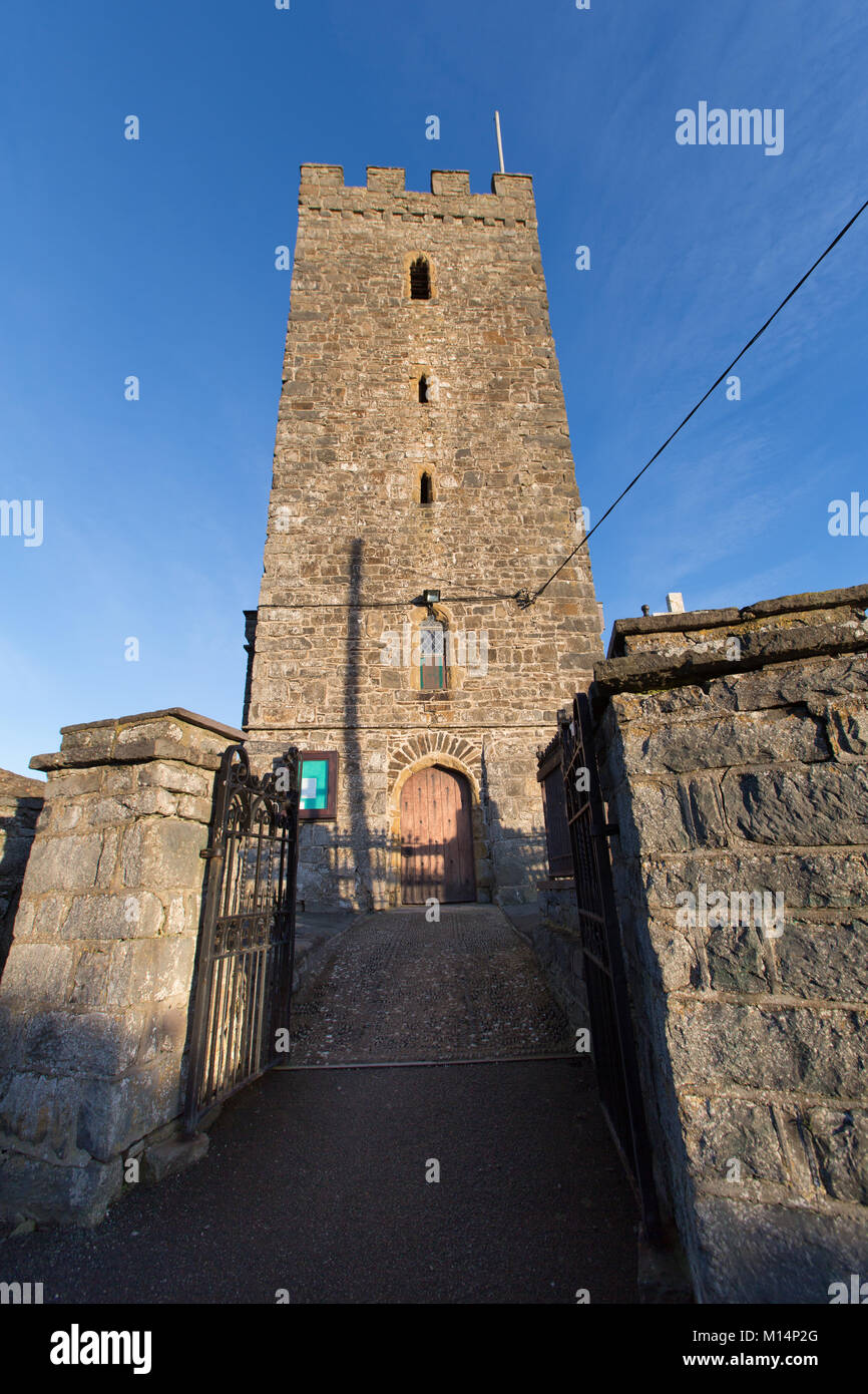 Il Galles e Ceredigion Coast Path. Il Llansantffraed Chiesa Parrocchiale nel villaggio di Llansantffraed, adiacente al villaggio di Llanon. Foto Stock