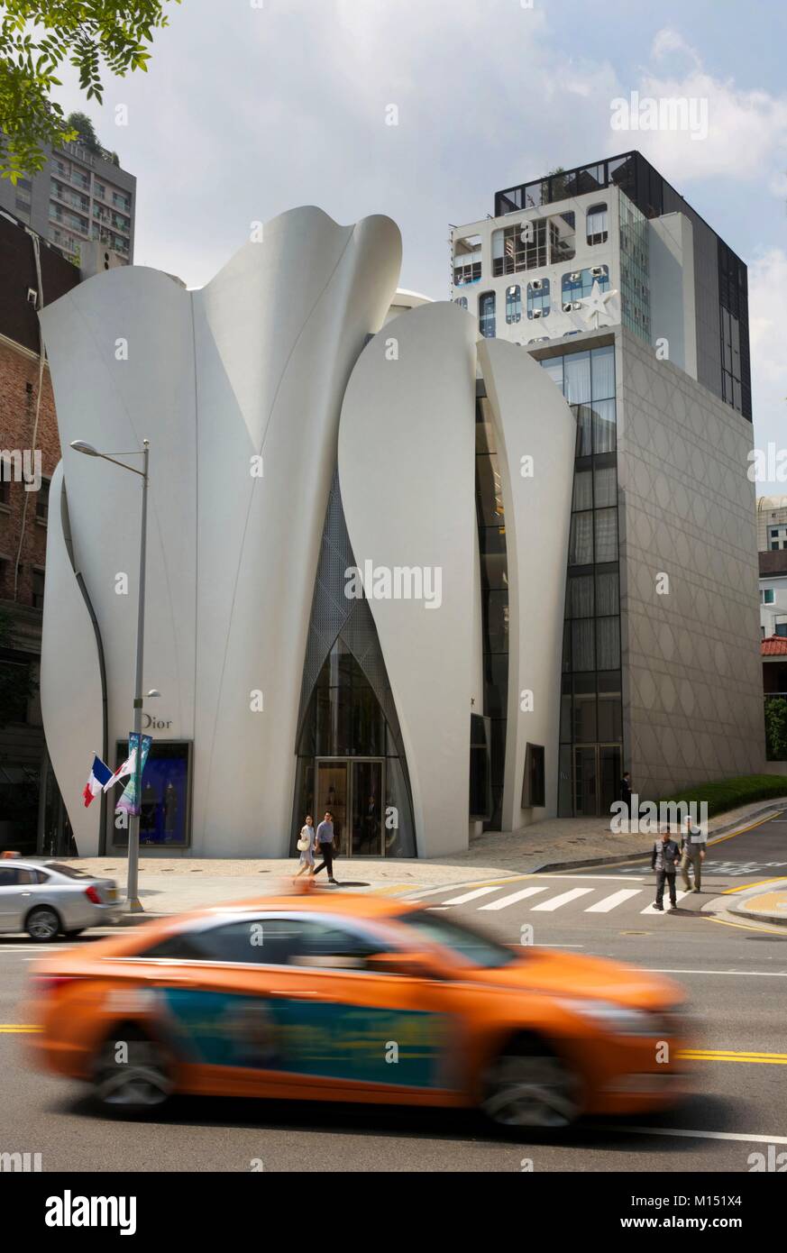 Corea del Sud, Seoul, quartiere di Gangnam, Dior shop nella progettazione di un edificio progettato dall'architetto francese Christian de Portzamparc Foto Stock