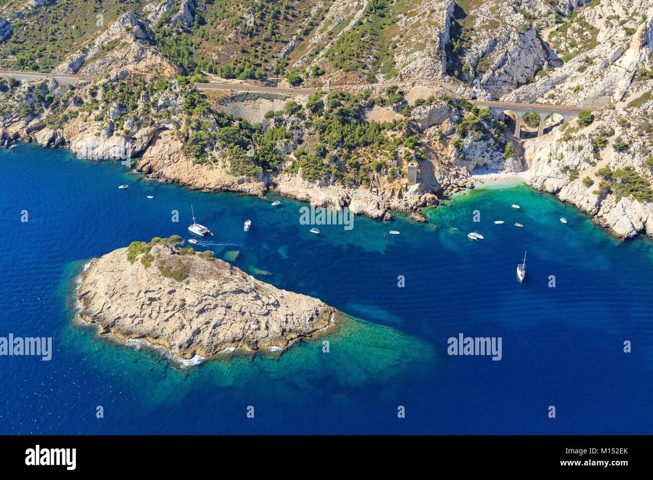 Francia, Bouches du Rhone, La Cote Bleue, ensues la redonne, Everine Isola e Everine Calanque (vista aerea) Foto Stock