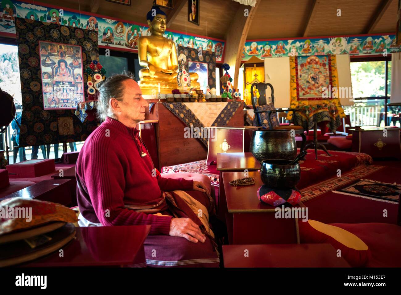 Francia, Savoie, Arvillard, frazione di Saint Hugon, Karma Ling Institute, centro e monastero Buddista, llama Dorje Foto Stock