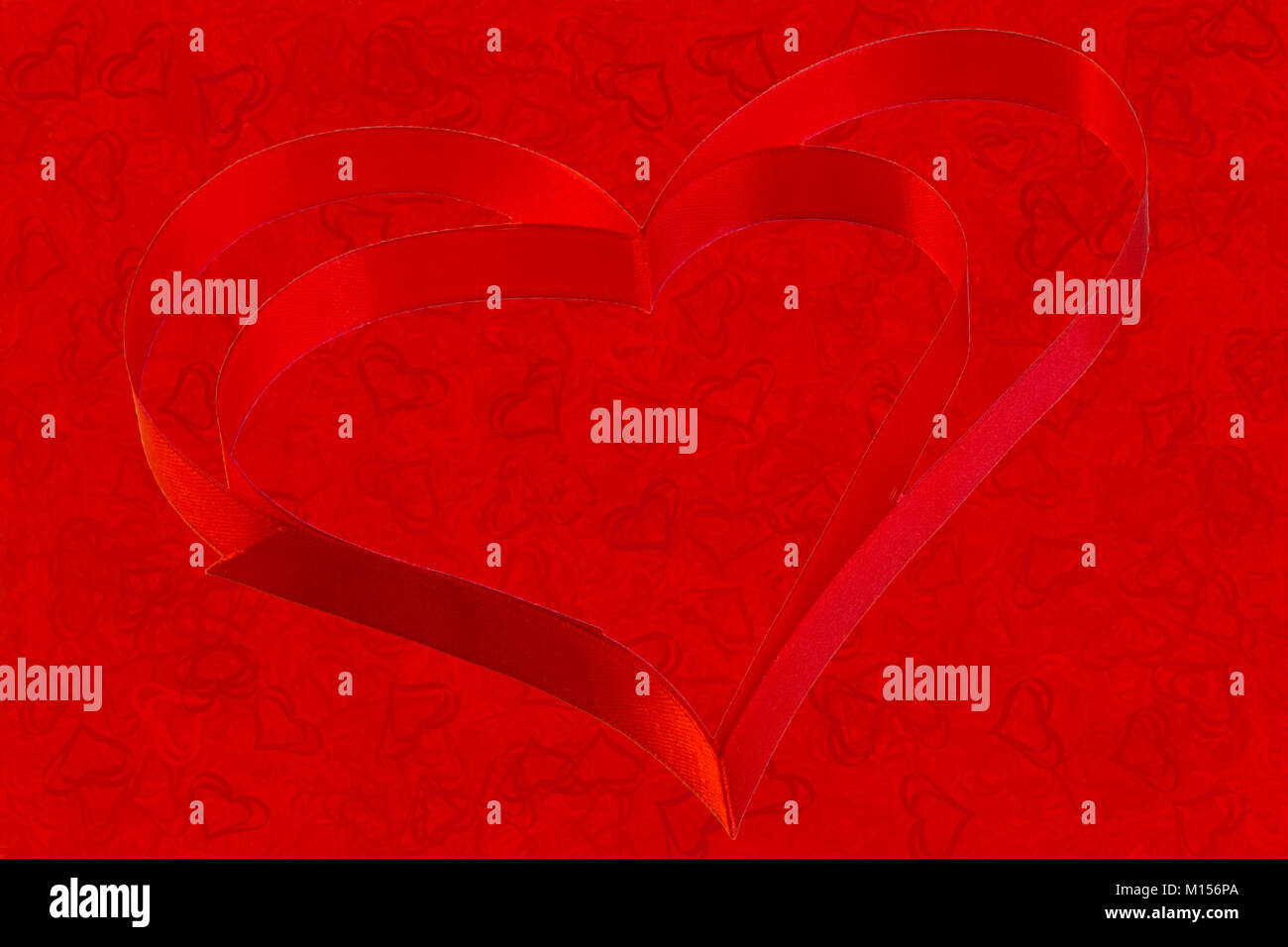 Sfondo rosso di Cuori rossi per screensaver e cartoline e sfondi per il giorno di San Valentino Foto Stock