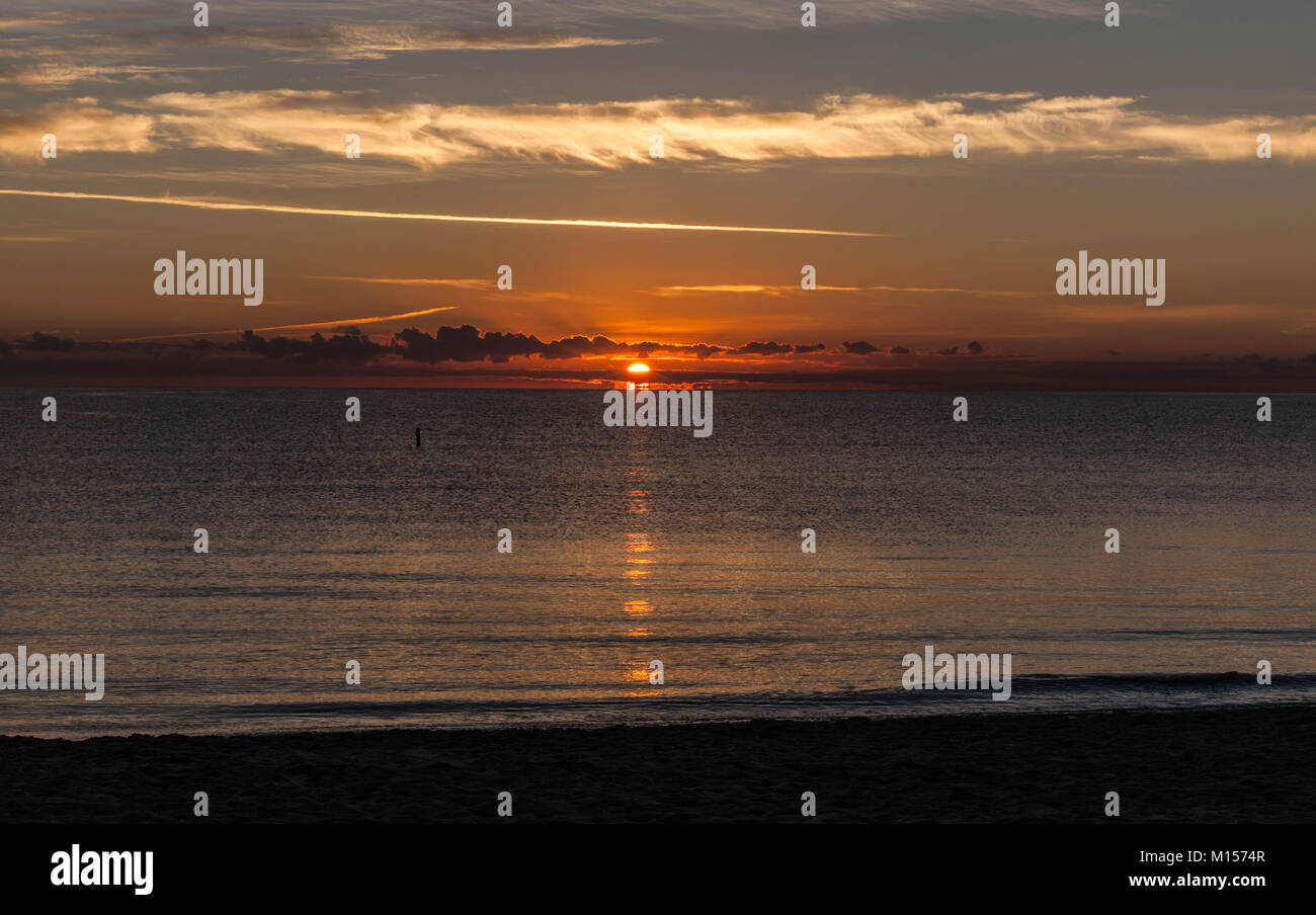 Golden sunrise a Sunny Isles Beach, Florida del Sud, Stati Uniti d'America. Foto Stock