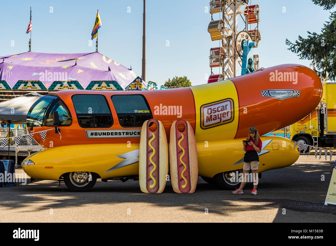 L'Oscar Mayer Wienermobile sul display a 2013 Clackamas County Fair. Canby, Oregon, Stati Uniti d'America Foto Stock