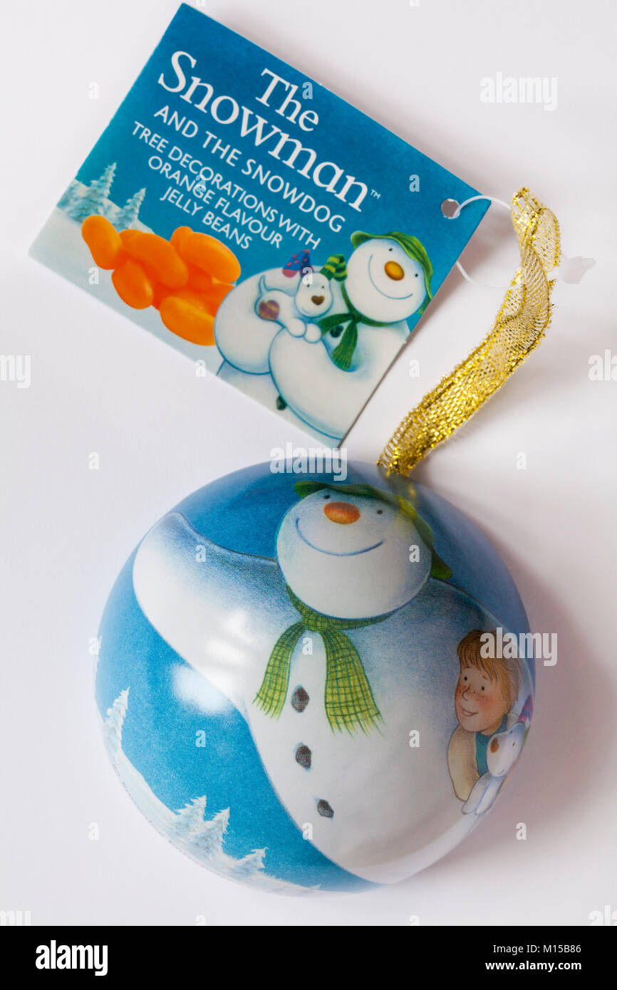 Il pupazzo di neve e la struttura snowdog decorazione con aroma di arancio Jelly Beans isolati su sfondo bianco - Albero di natale Pallina Foto Stock