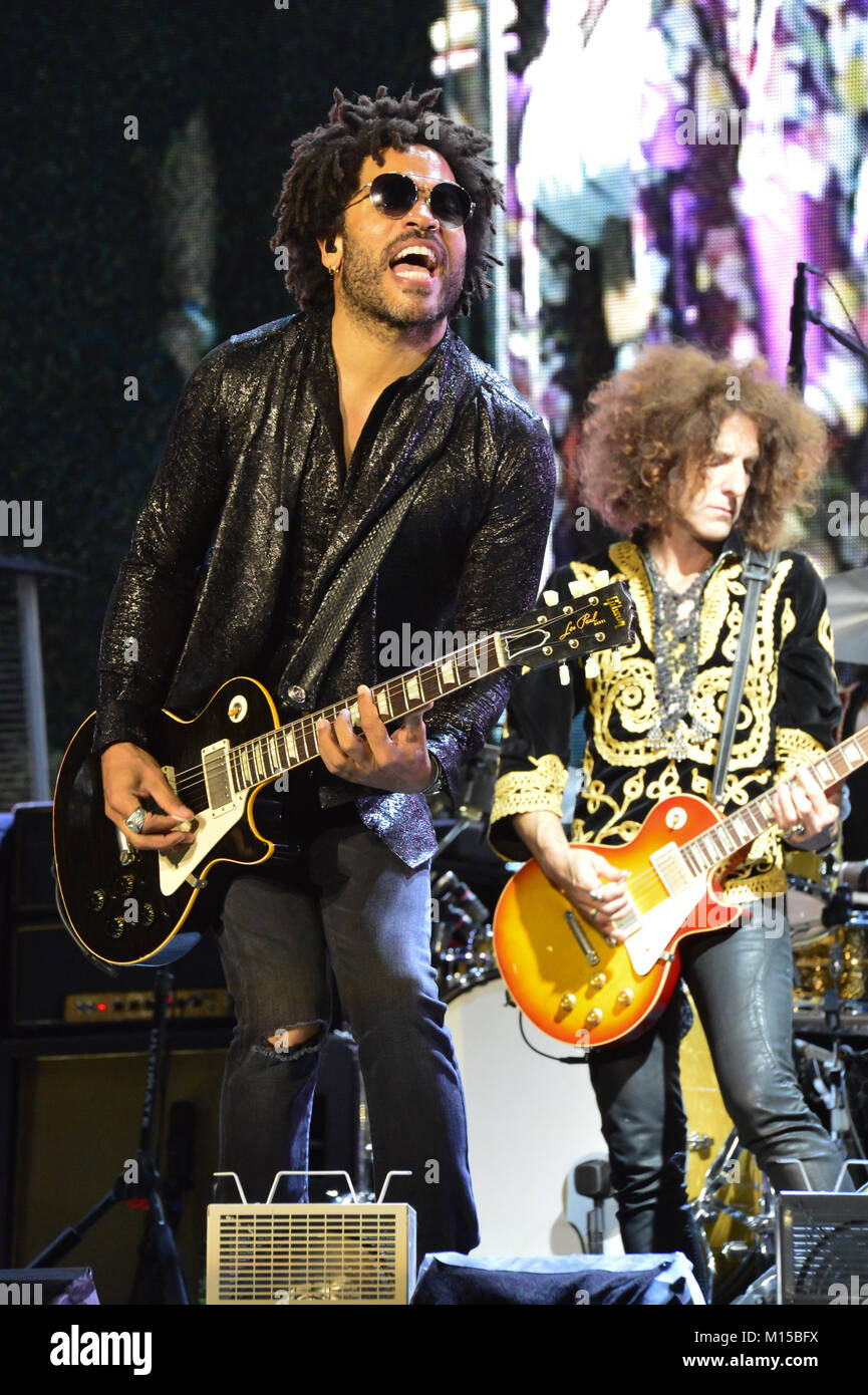 Lenny Kravitz esegue alla Coppa del Mondo di Hockey feste, Toronto Ontario. Lenny Kravitz è stato un ritardo di sostituzione quando i Green Day annullato. Foto Stock