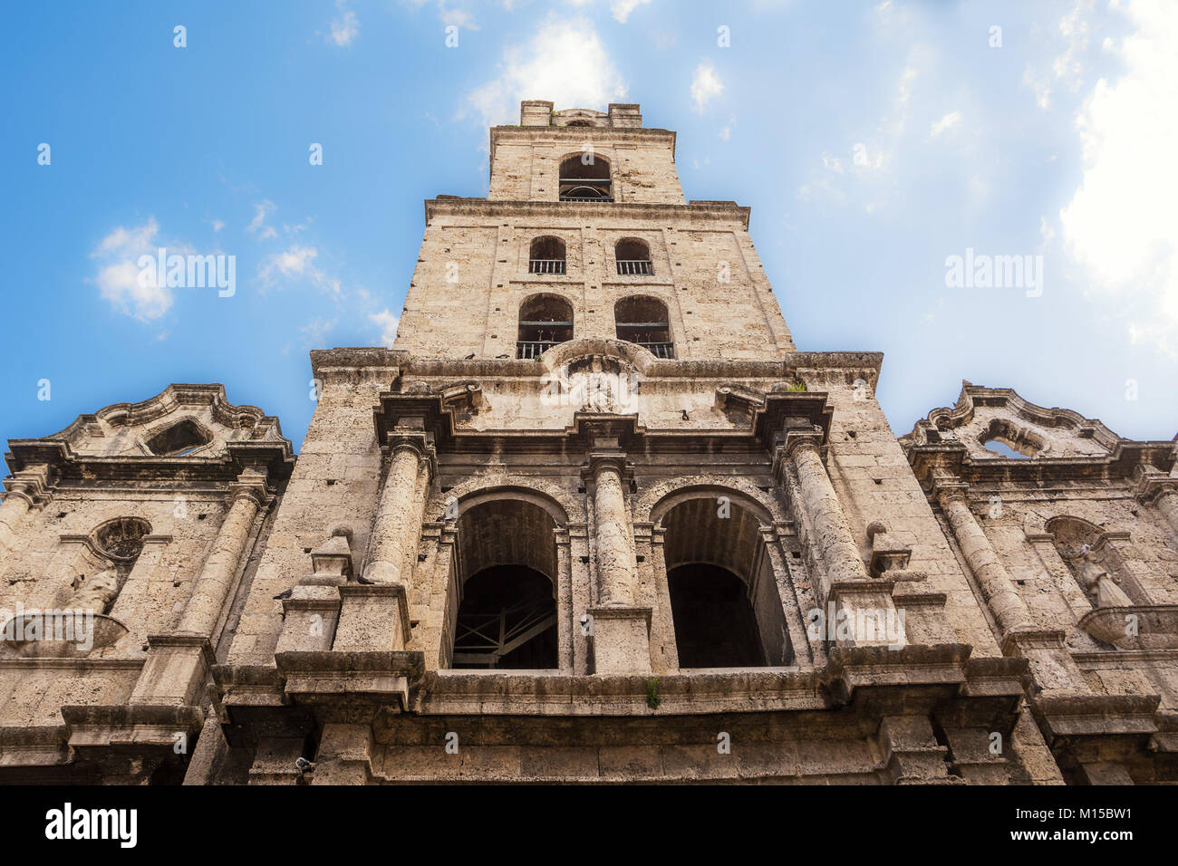Il campanile della chiesa di San Francesco a l'Avana Vecchia Foto Stock