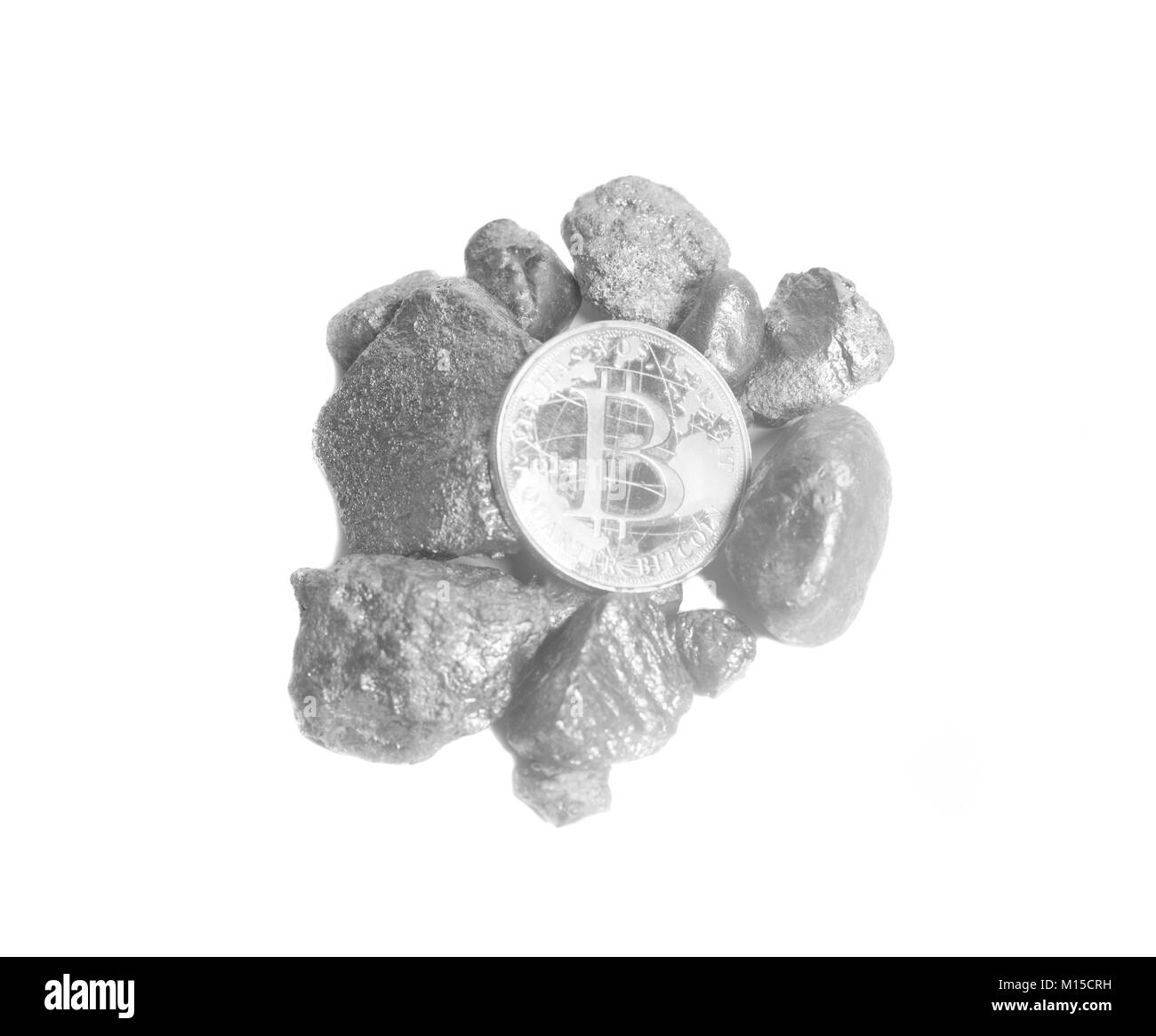 Pepita d'argento e argento moneta Bitcoin su bianco Foto Stock