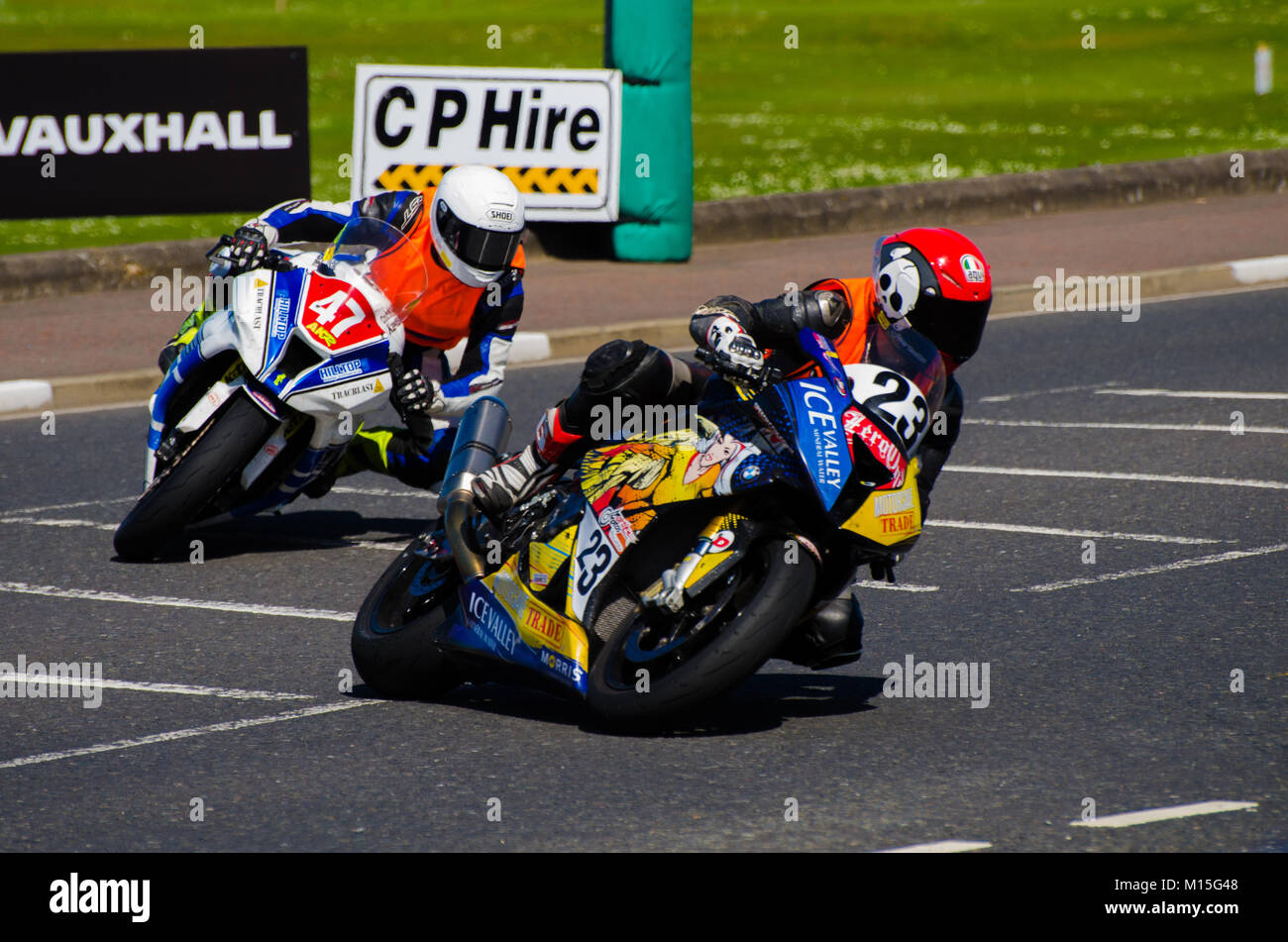 Portstewart Co.Londonderry Irlanda del Nord, 13 maggio 2013, i piloti in gara in York angolo durante l'NW200 Corsa su strada Foto Stock