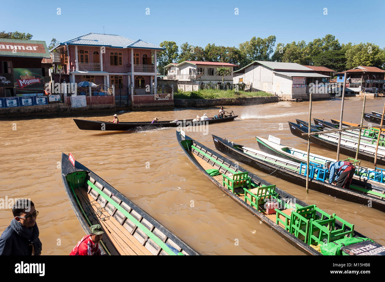 Lago Inle, MYANMAR - Novembre 2016: Lago Inle, è un lago di acqua dolce situato nel Nyaungshwe township di Taunggyi distretto di Stato Shan, parte di Sh Foto Stock