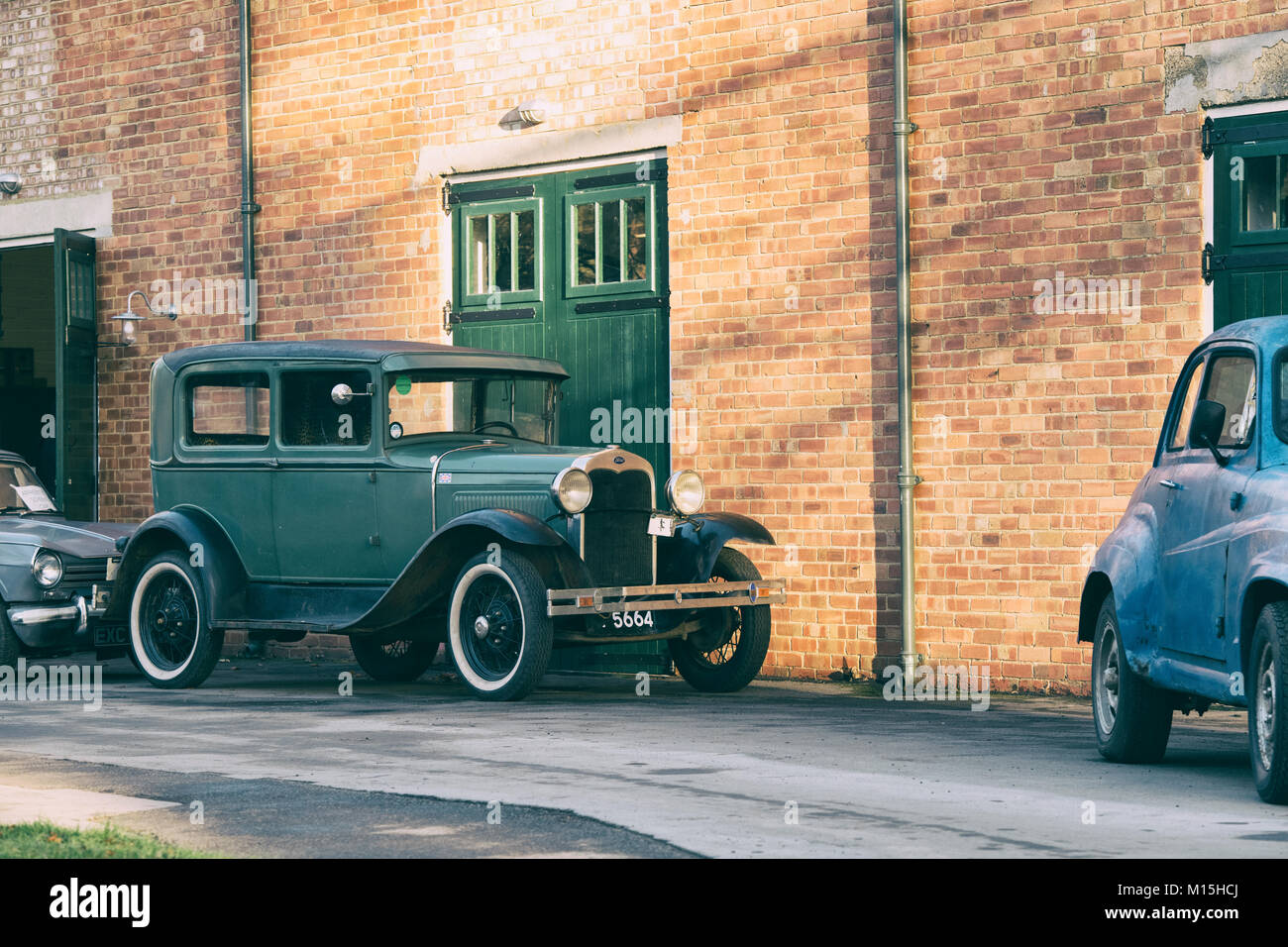 L'annata 1930 Ford modello A Tudor berlina a Bicester Heritage Centre. Bicester, Oxfordshire, Inghilterra. Vintage filtro applicato Foto Stock