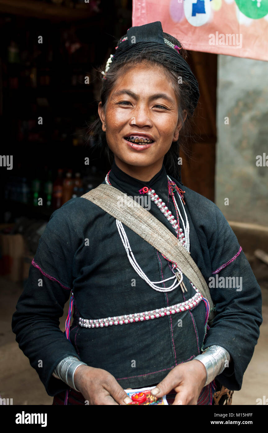 KENGTUNG, MYANMAR - Novembre 2016: le colline vicino a Keng Tung sono popolate da villaggi tribali di diverse tradizioni e etnicity. Foto Stock