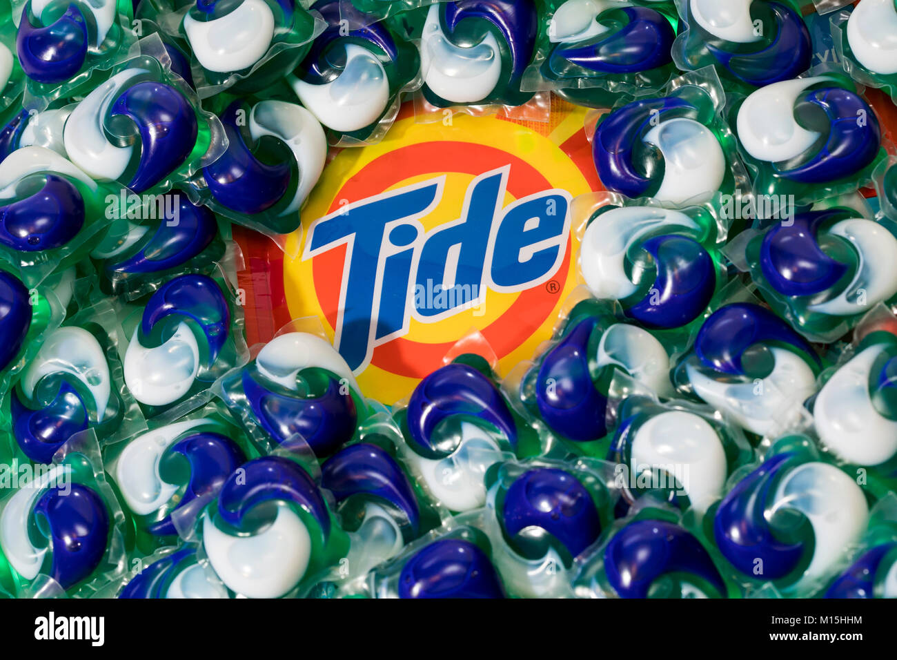 Un assortimento di Tide detergente per bucato in cialde. Foto Stock
