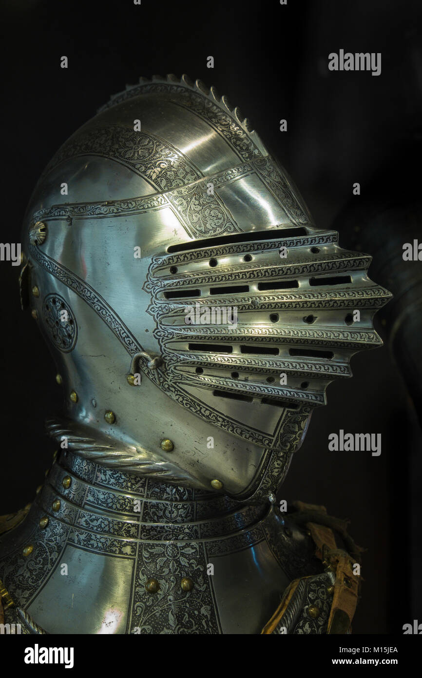 Casco o timone da un ornato armatura. Foto Stock