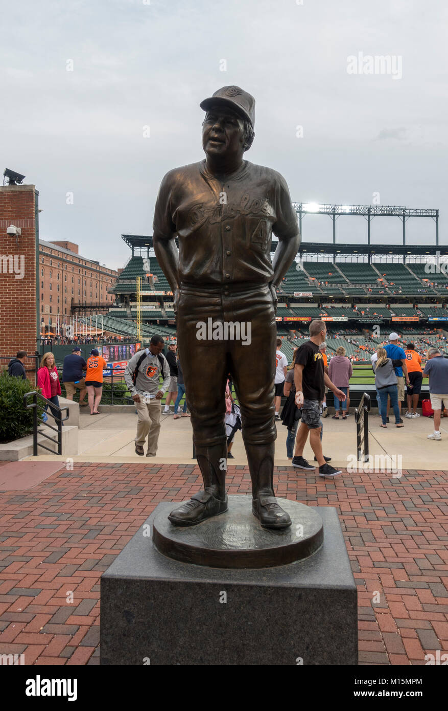 Hall of Famer scultura di Earl Weaver a Rigogolo Park a Camden Yards, casa di Baltimore Orioles squadra MLB, Baltimore, Maryland, Stati Uniti d'America. Foto Stock