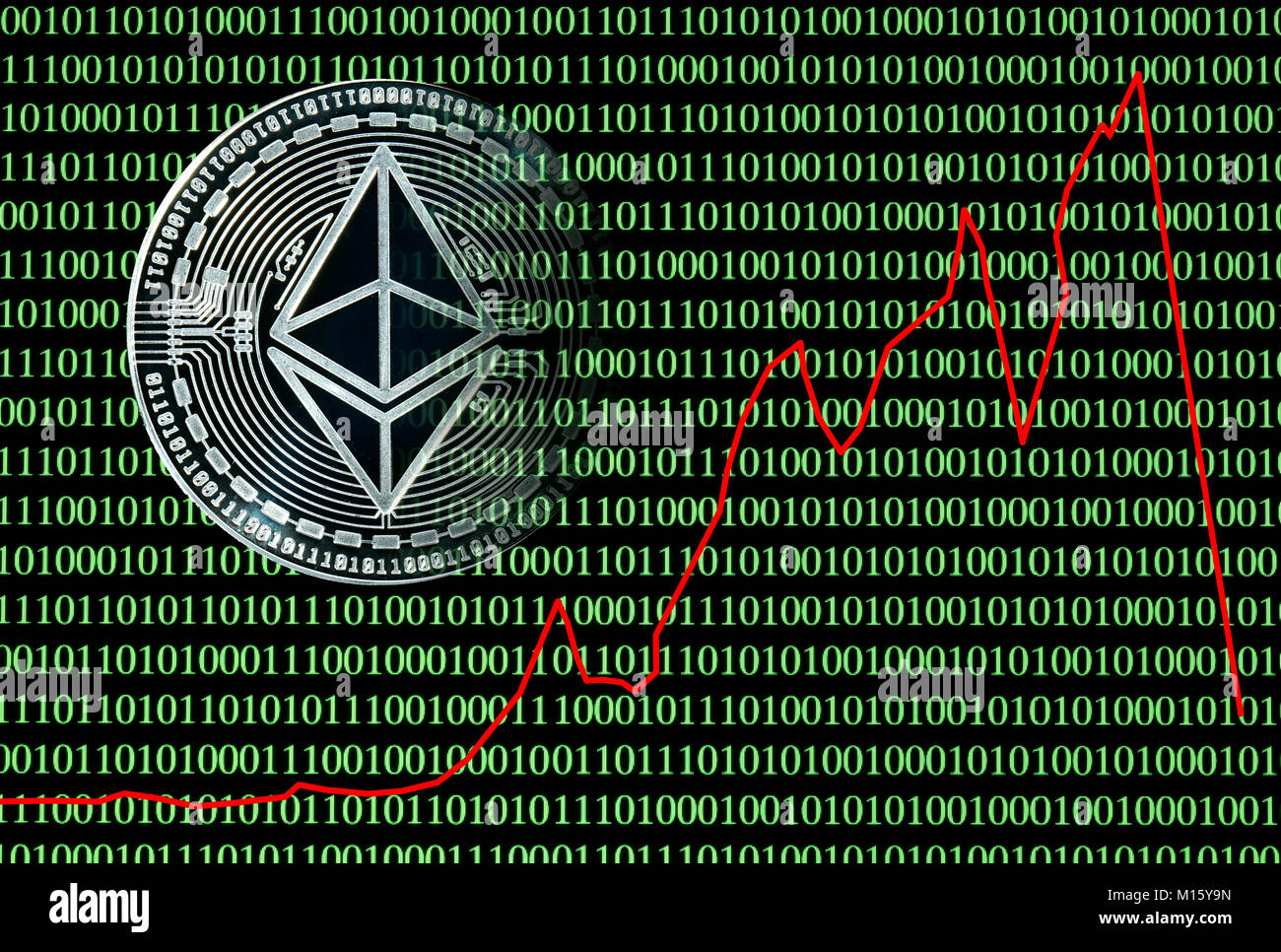 Immagine simbolo Cryptocurrency,valuta digitale,moneta d'argento Ethereum nella parte anteriore del digitale codice binario con prezzo di stock Foto Stock