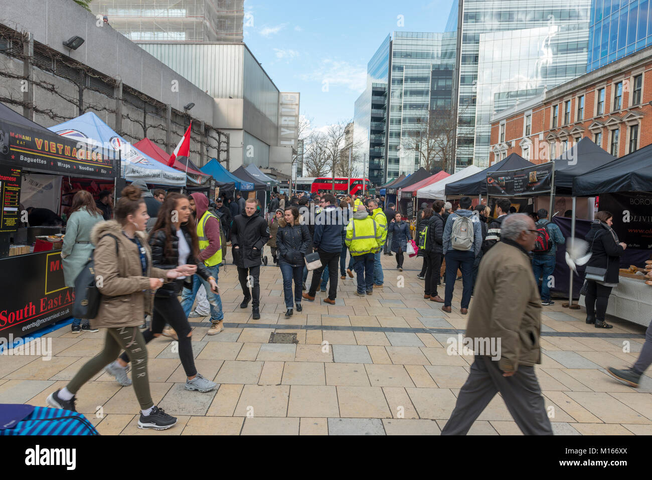 Street market alimentare, Lyric Square, Hammersmith Foto Stock