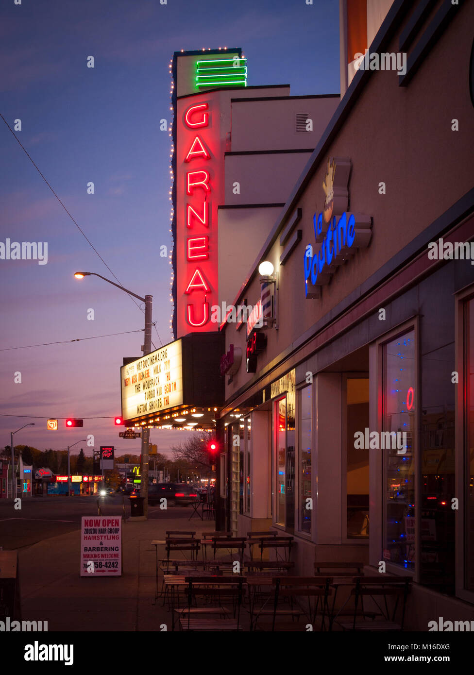 Una vista notturna dello storico Teatro Garneau nel Garneau / Università di Alberta area di Edmonton, Alberta, Canada. Foto Stock