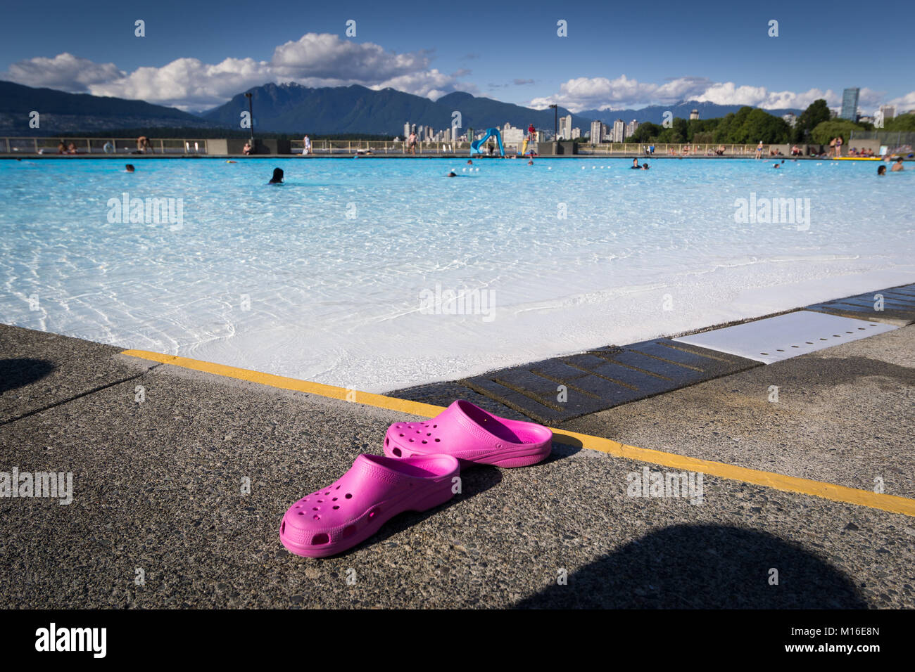 Sandali rosa, Kitsilano Pool. Foto Stock