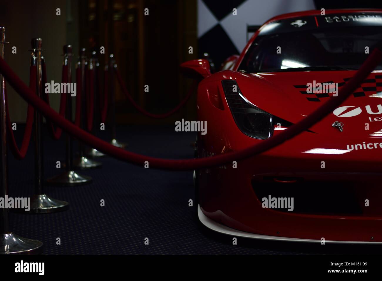 Un rosso ,imponente e potente vettura.Ogni uomo di sogno. Foto Stock