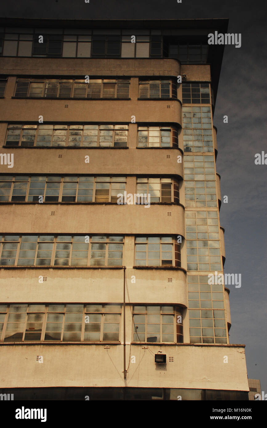 La costruzione di edifici commerciali e negozi lungo la strada commerciale, East London, Regno Unito Foto Stock