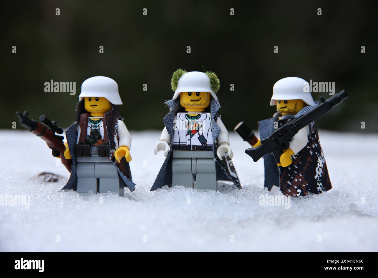 LEGO durante la seconda guerra mondiale i soldati tedeschi in divisa invernale Foto Stock