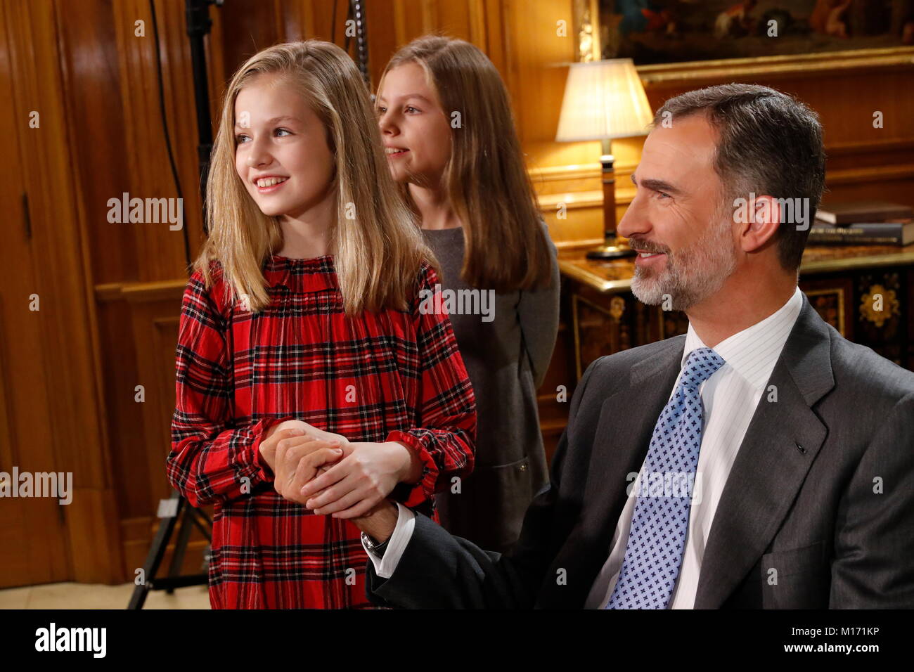 Madrid, Spagna. 23 Dic, 2018. Il re Felipe, Regina Letizia, Principessa Sofia e la principessa Leonor durante la registrazione del discorso di Natale al Palazzo della Zarzuela di Madrid in Spagna dicembre23, 2017. Credito: Jimmy Olsen/Media punzone ***Nessuna Spagna***/Alamy Live News Foto Stock