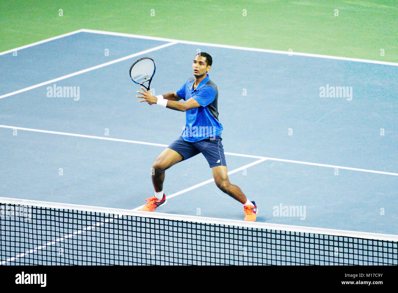 Pune, India. Il 1 gennaio 2018. Ramakumar Ramanathan dell India in azione nel primo round di Tata aprire Maharashtra torneo di tennis. Foto Stock
