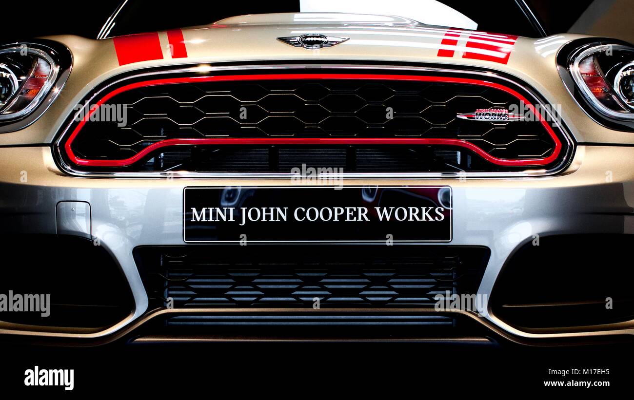 Mini John Cooper opera connazionale con argento e rosso schema di verniciatura Foto Stock