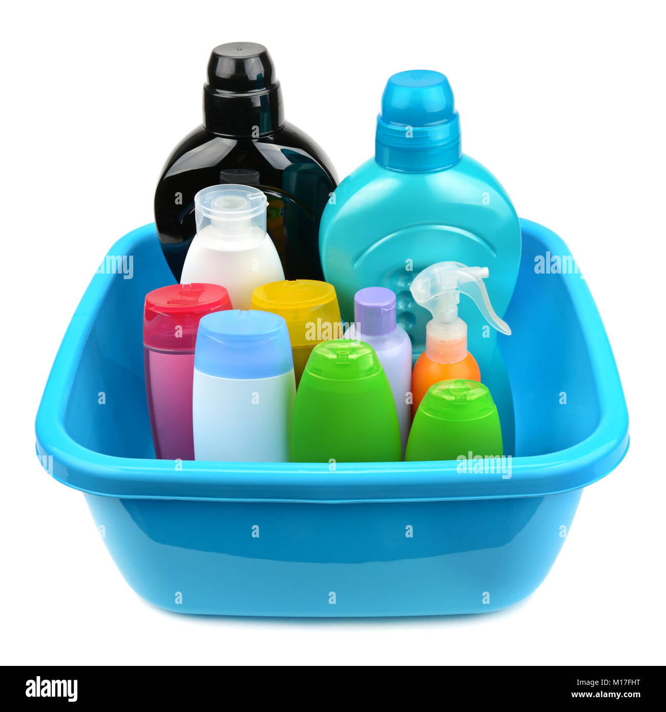 Lavabo e una bottiglia di shampoo e sapone isolati su sfondo bianco Foto Stock