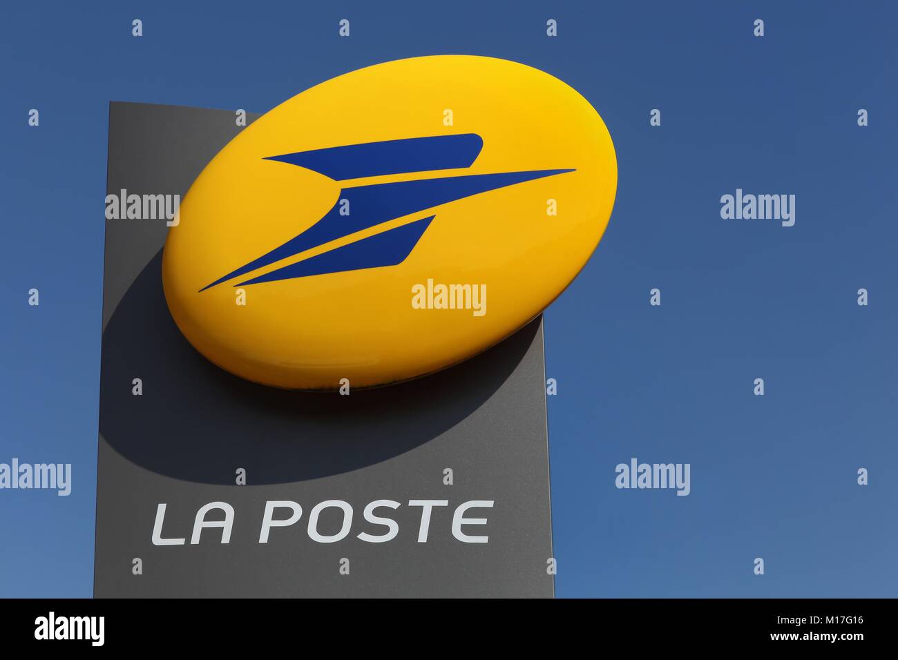 Macon, Francia - 21 Settembre 2015: La Poste è un servizio postale azienda in Francia operano in Francia metropolitana e Dipartimenti francesi d' oltremare Foto Stock