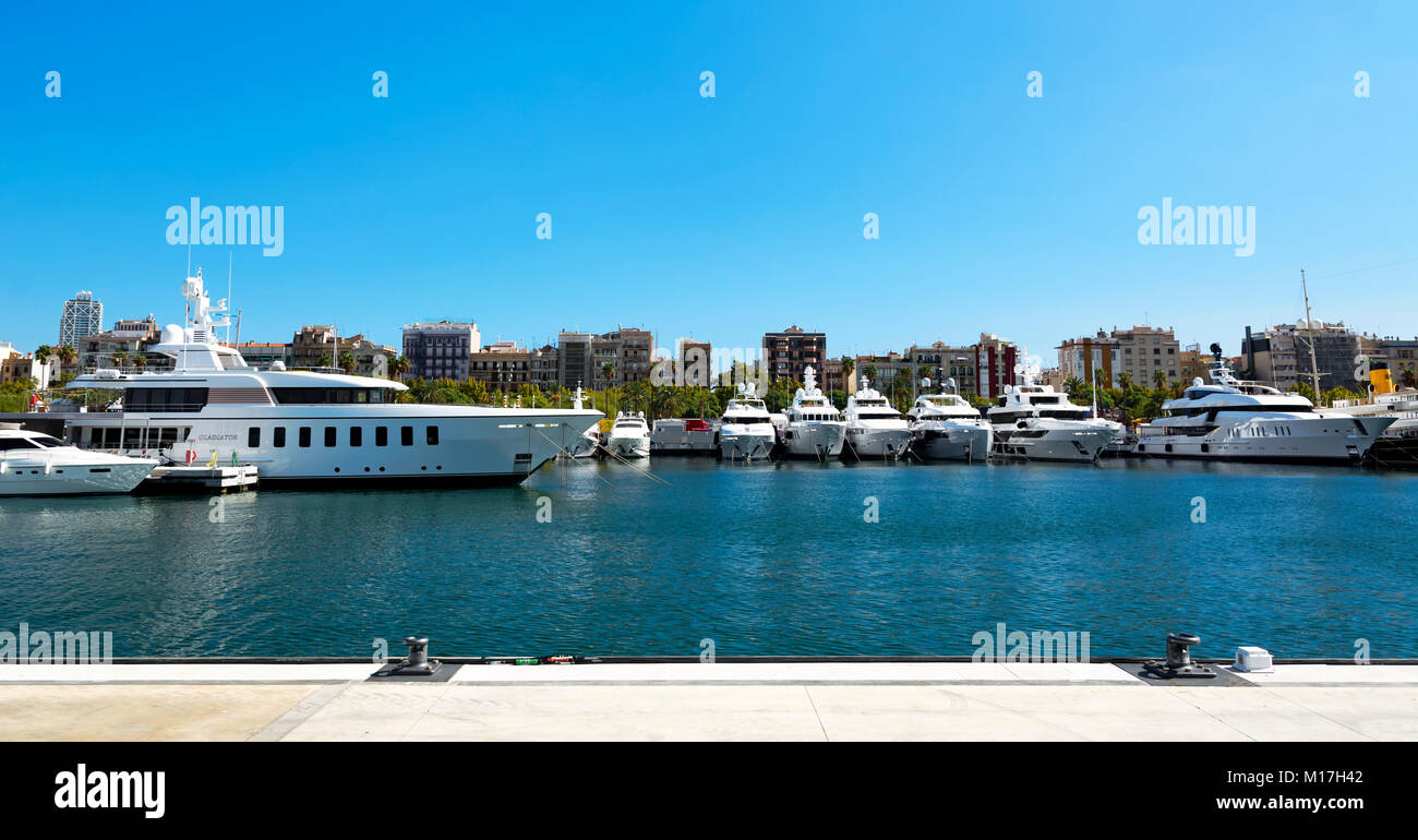 Barche nel porto di Barcellona in 20. Settembre 2017, Spagna Foto Stock