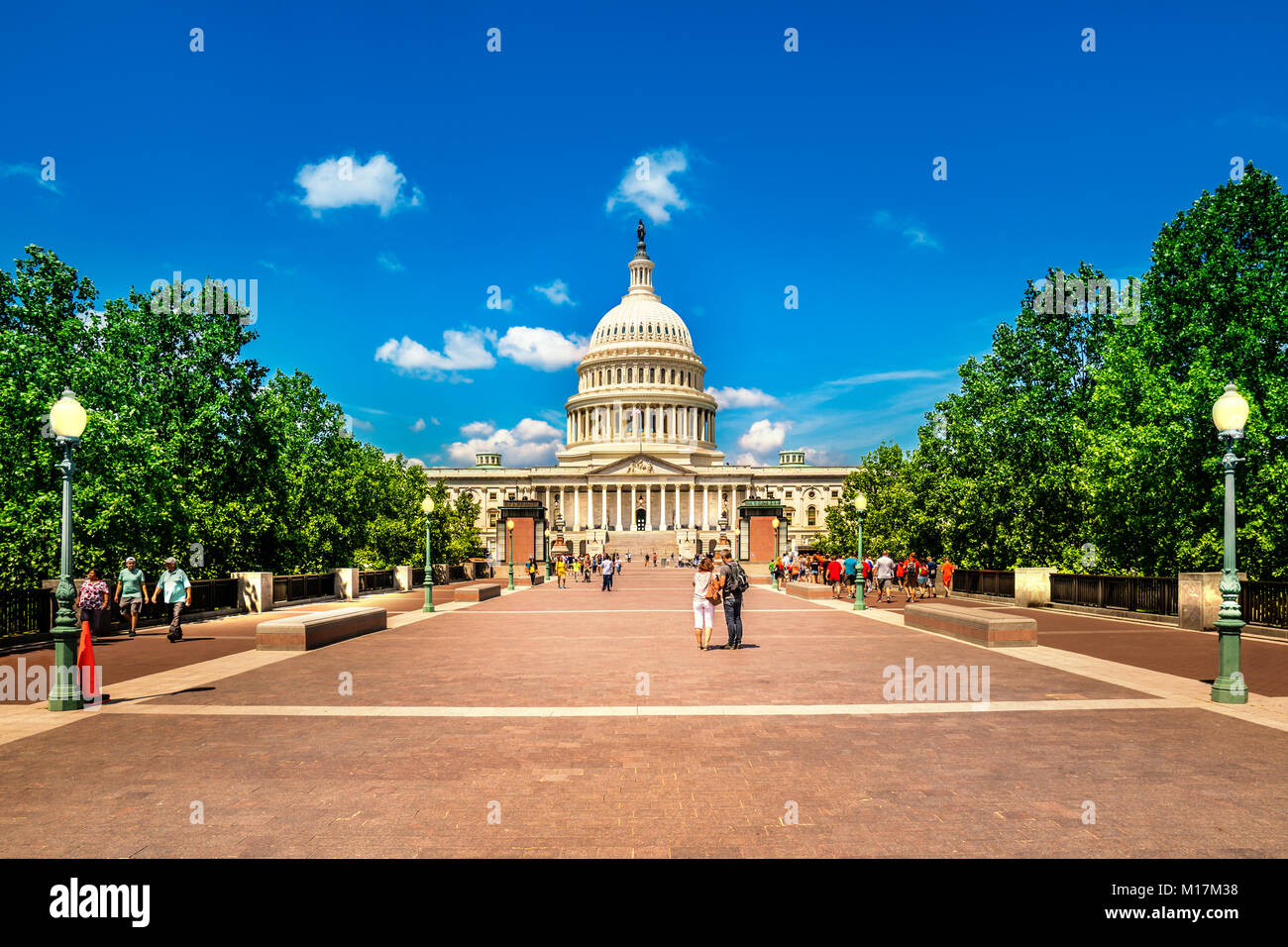 Washington DC - Giugno 6, 2017: Stati Uniti Campidoglio di Washington DC - East facciata del famoso punto di riferimento noi con i turisti. Foto Stock