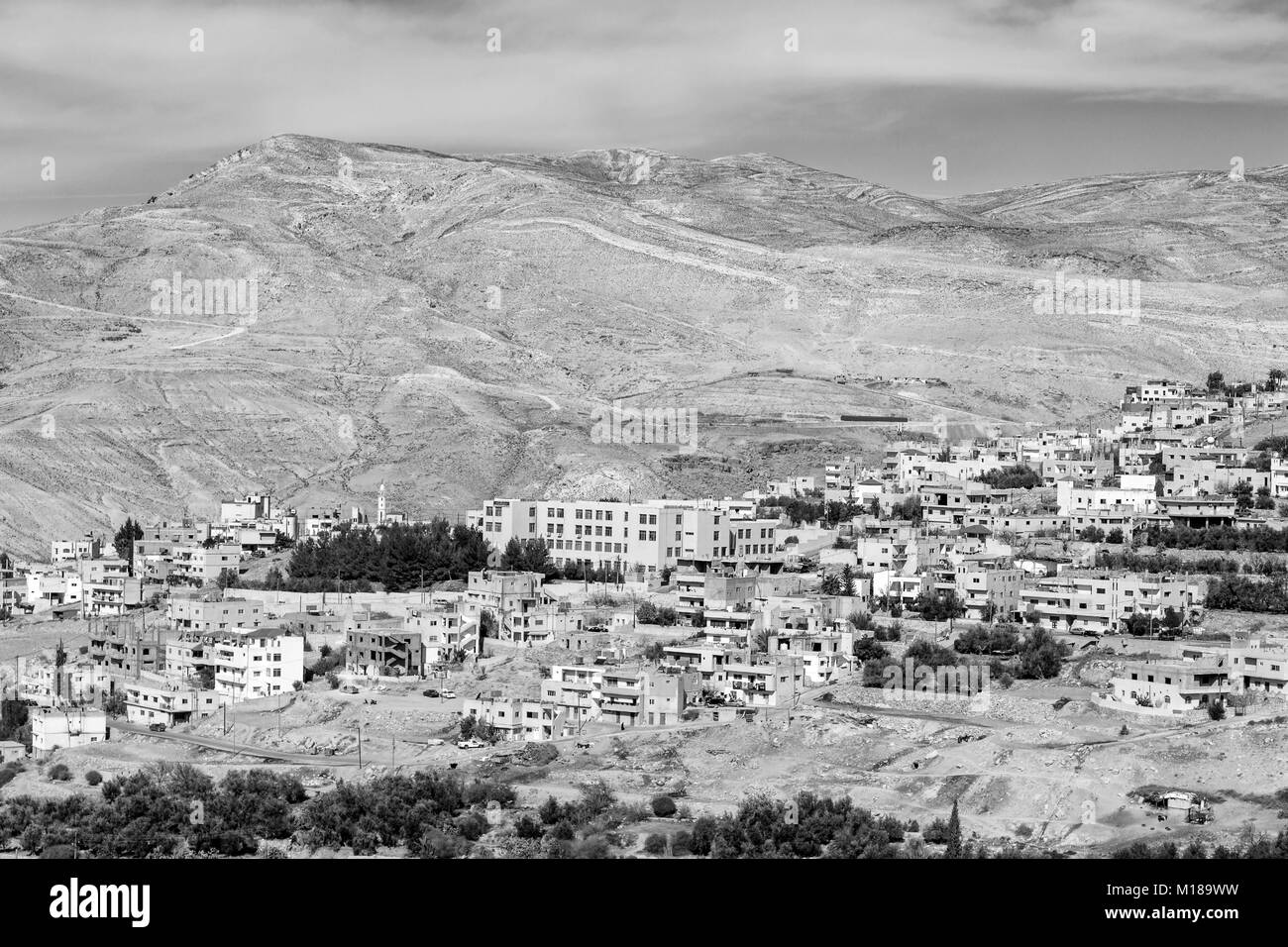 Wadi Musa, piccola cittadina vicino a Petra, Giordania (monocromatico) Foto Stock
