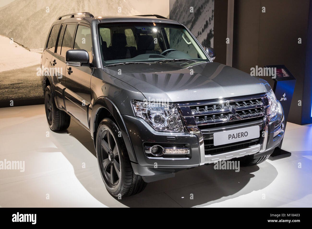 Bruxelles - Jan 10, 2018: Nuovo Mitsubishi Pajero Midzsize Auto Suv Illustrato A Bruxelles Motor Show Foto Stock - Alamy