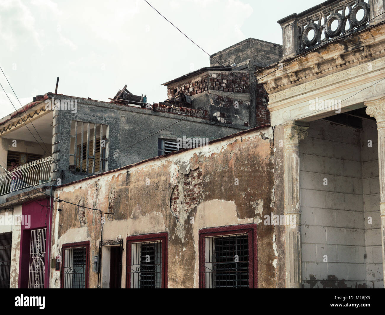 Holguin, cuba agosto 31, 2017: diversi tipi di case nella città ... Tipi di case
