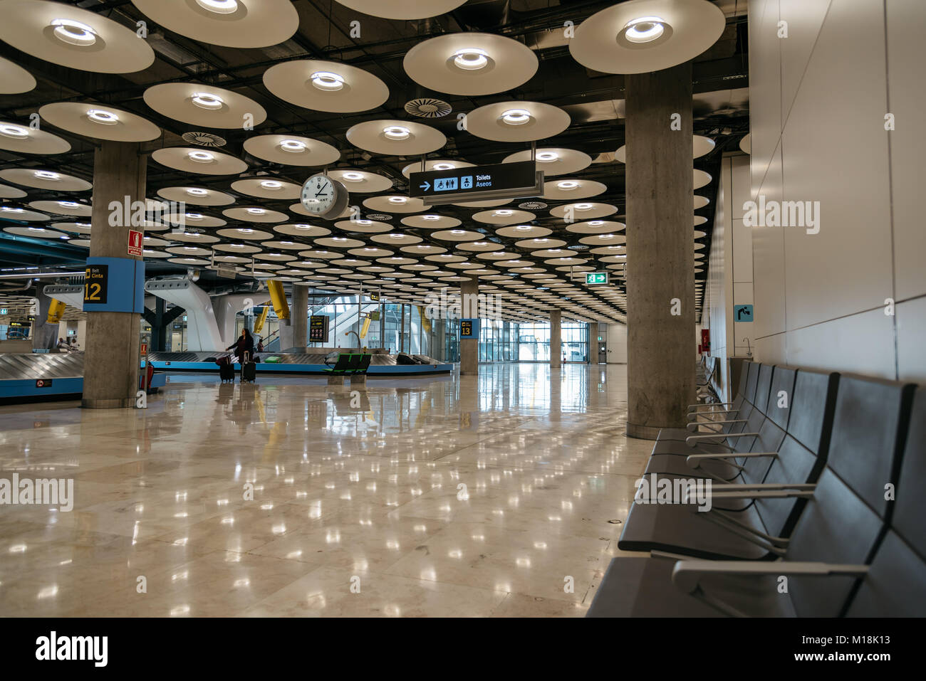 Madrid, Spagna - 22 agosto 2017: Terminal Adolfo SUAREZ T4 dell'aeroporto di Madrid Barajas Foto Stock