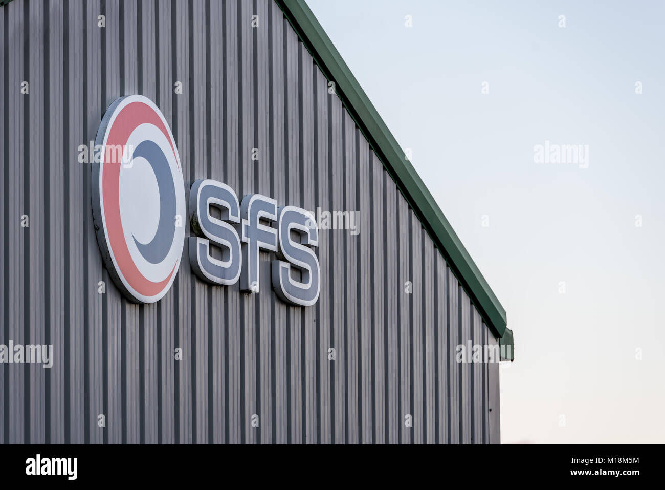 Northampton UK Gennaio 04, 2018: FS flotta specializzata Logo servizi accedi Sixfields Industrial Park. Foto Stock