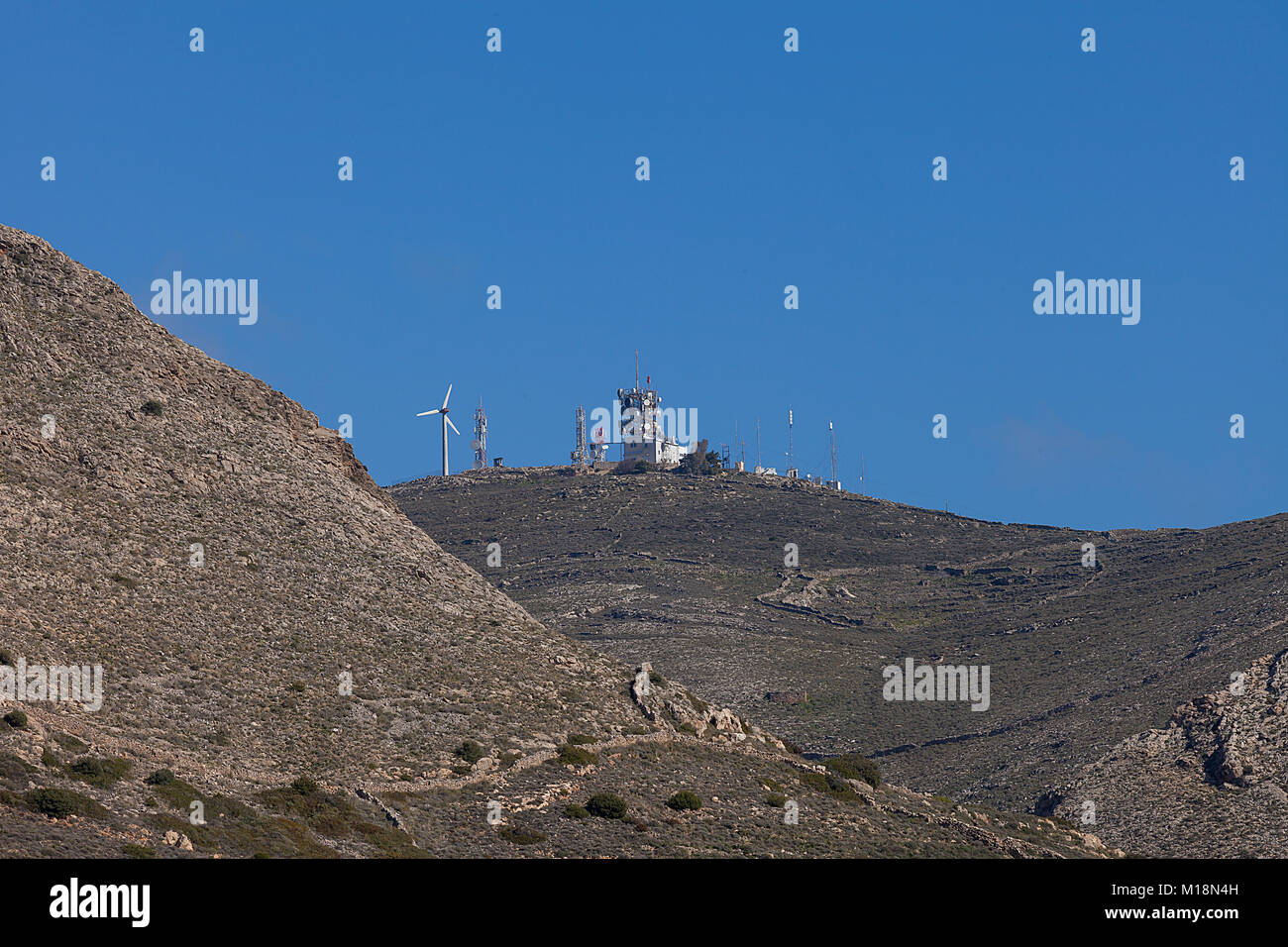 I ripetitori cellulari lontano fino in montagna . Foto Stock