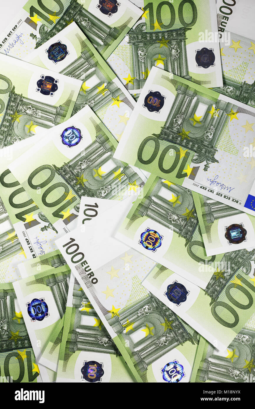 Gruppo di 100 banconota in euro il finanziamento di denaro contante come sfondo Foto Stock