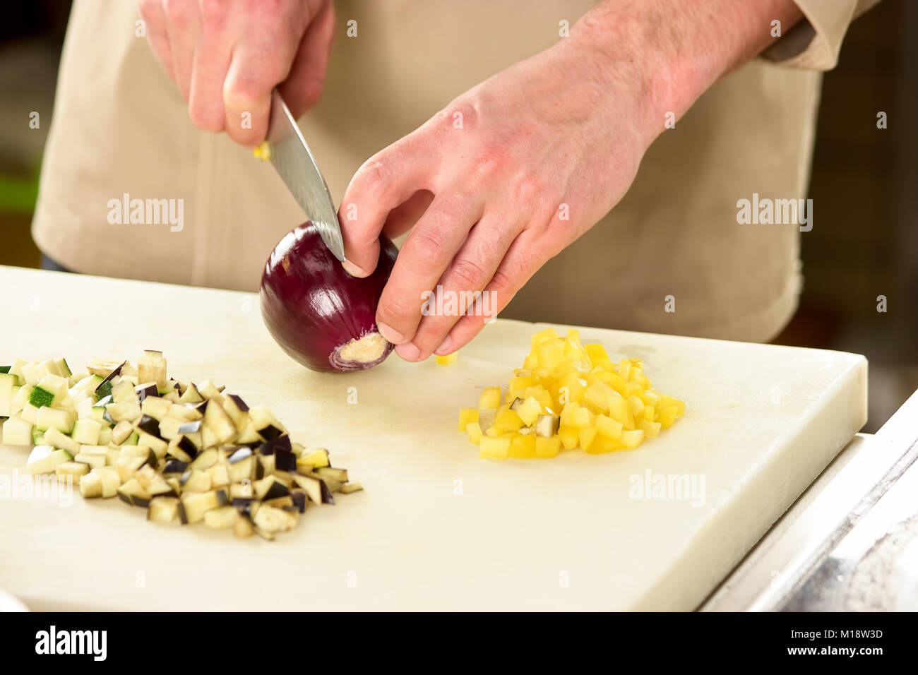 Cipolla rossa per affettare closeup. Foto Stock