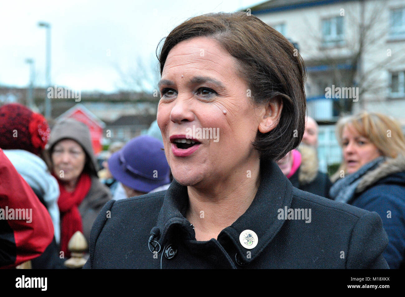 Mary Lou McDonald TD Presidente eletto del Sinn Fein frequentando un memoriale di servizio in Derry il quarantaseiesimo anniversario della Bloody Sunday. ©George Sweeney / Al Foto Stock