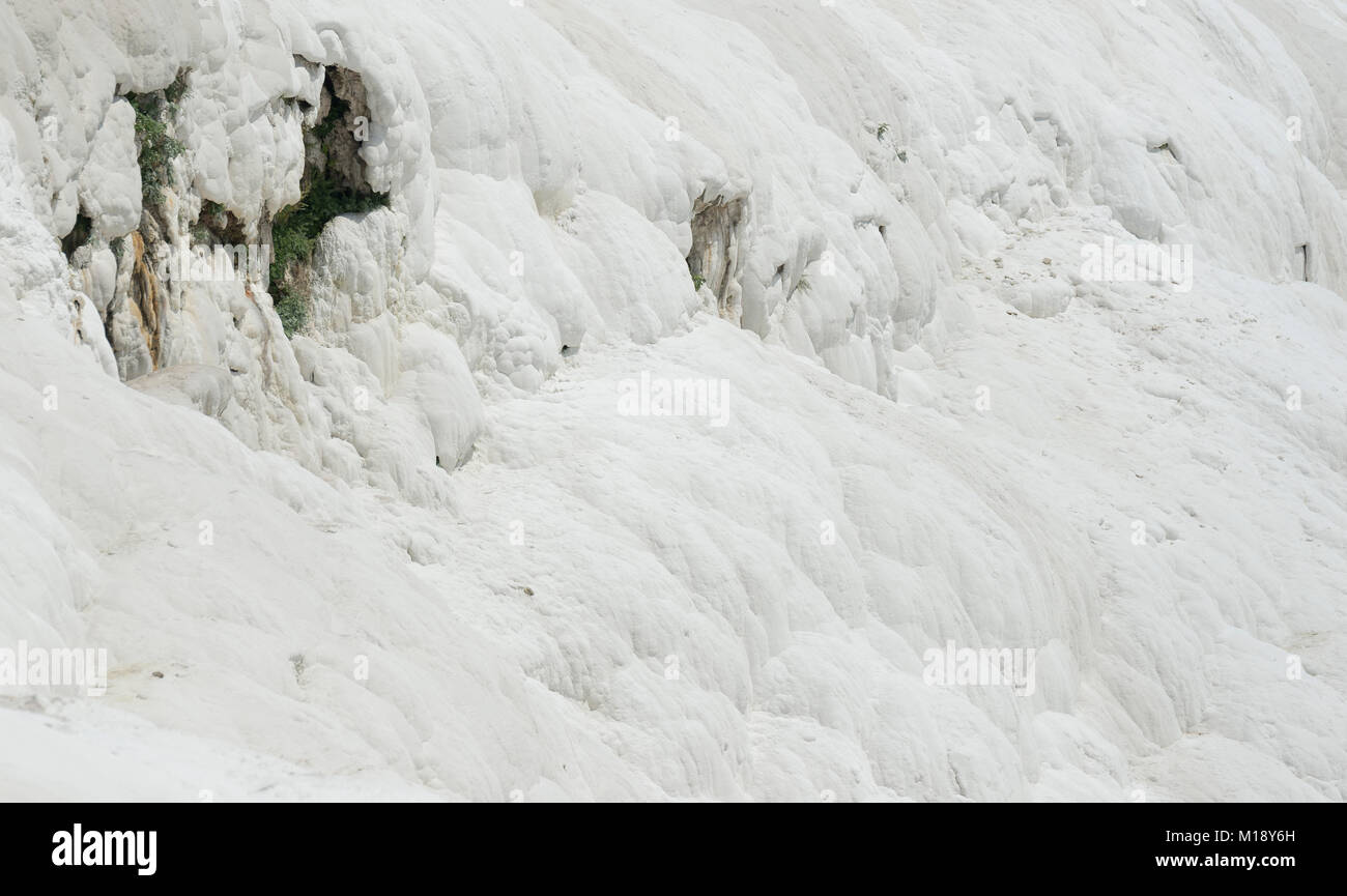 Travertini bianco texture come il cotone a Pamukkale Denizli in Turchia. Foto Stock