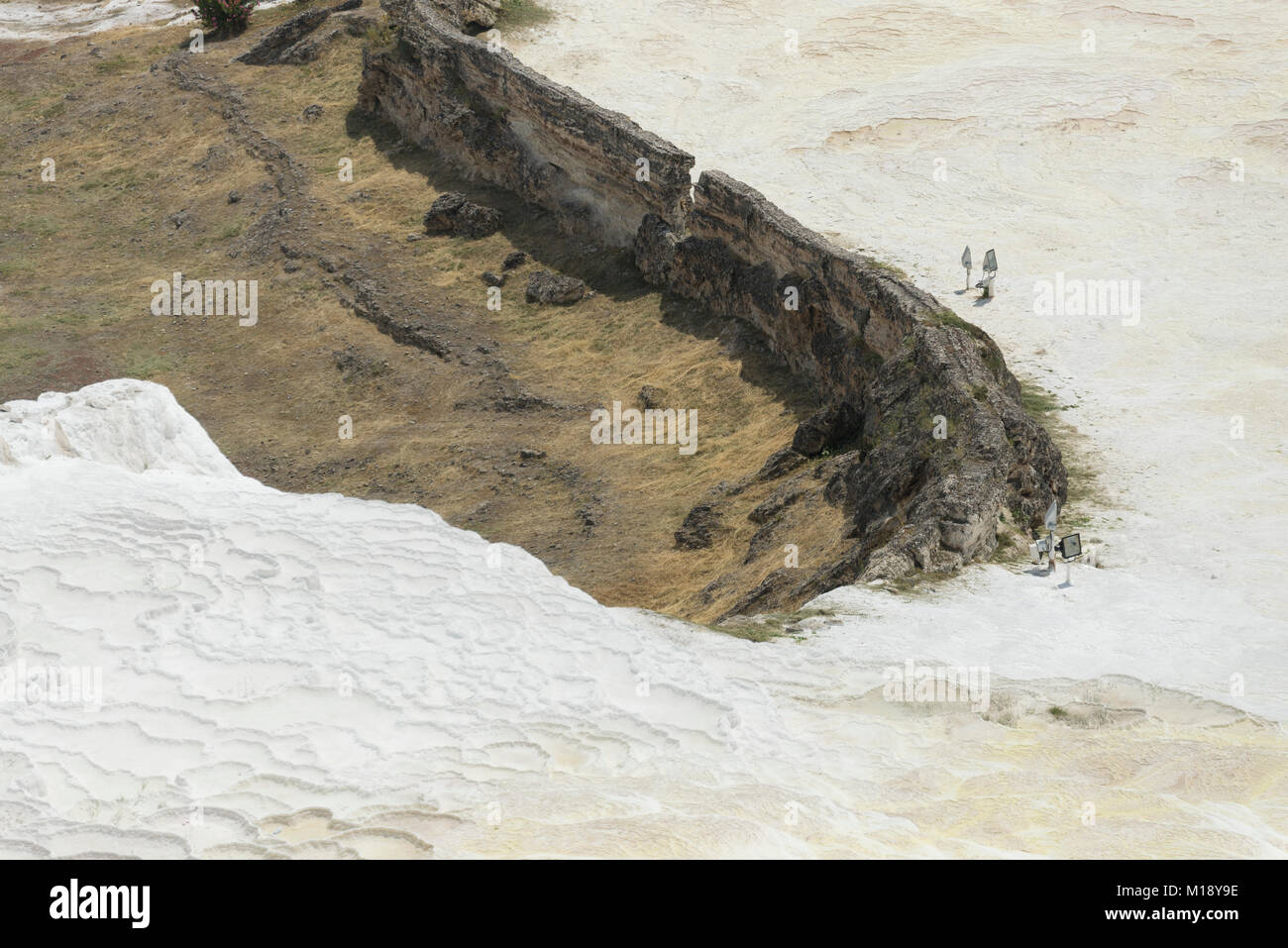 Travertini bianco texture come il cotone a Pamukkale Denizli in Turchia. Foto Stock