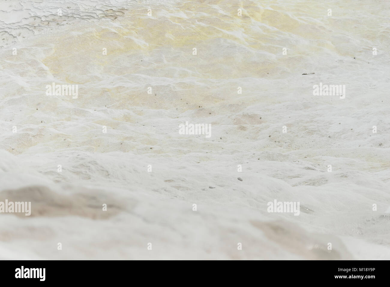 Travertini bianco texture come il cotone a Pamukkale Denizli in Turchia. Foto Stock