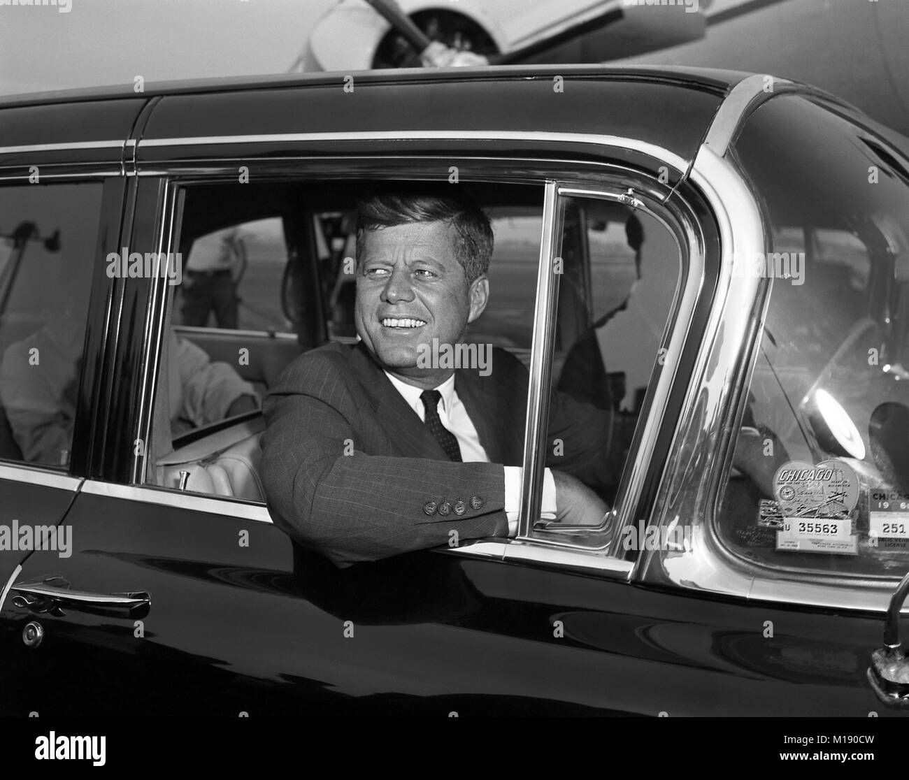 Il senatore John Fitzgerald Kennedy sul Campaign Trail, arriva all'Aeroporto Midway, Chicago, IL. Ott 1, 1960 Foto Stock