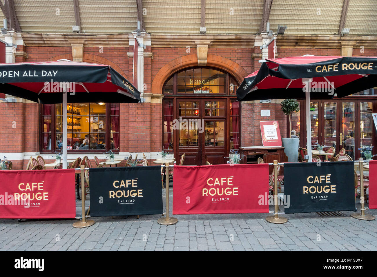 Cafe Rouge situato in Windsor Royal Station in Windsor, Regno Unito. Foto Stock