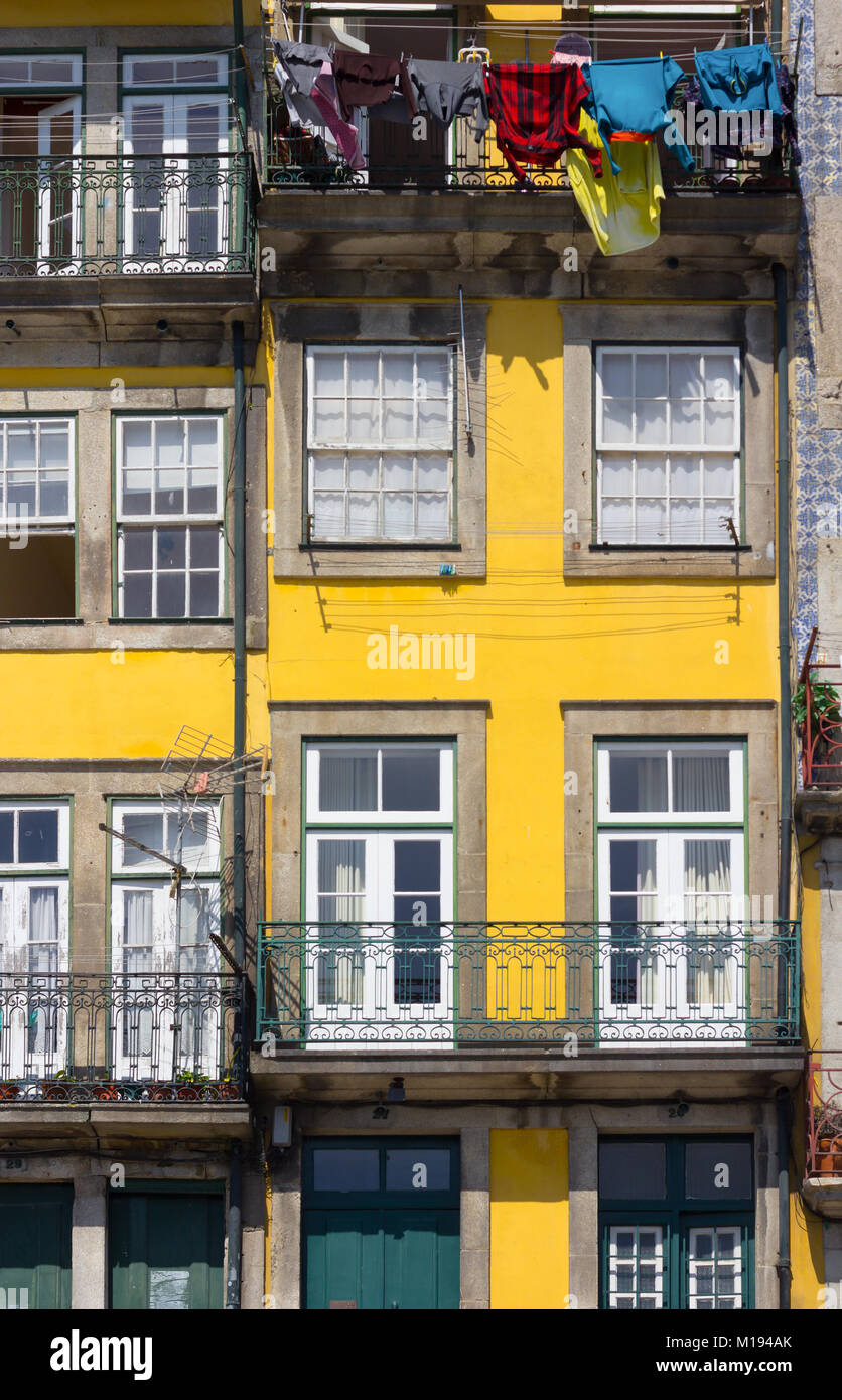 Casa colorata facciata in Portogallo Foto Stock
