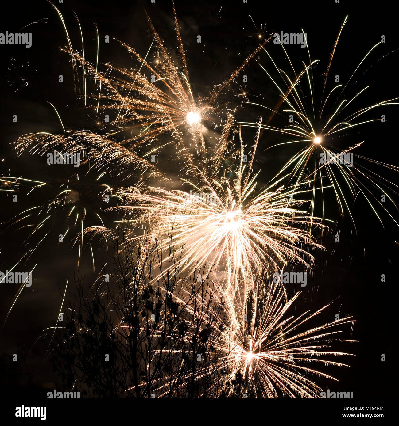 Piccola libera di fuochi d'artificio, Britannia Inn, Elterwater, Langdale, Cumbria, Regno Unito Foto Stock