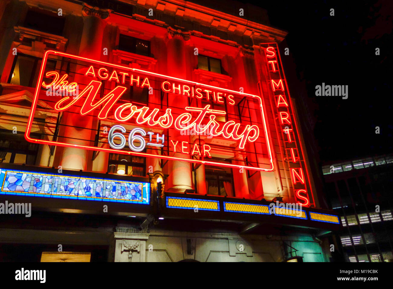 Insegna al neon Agatha Christie's Mousetrap al St Martins Theatre nel West End di Londra, Londra, Inghilterra, Regno Unito Foto Stock